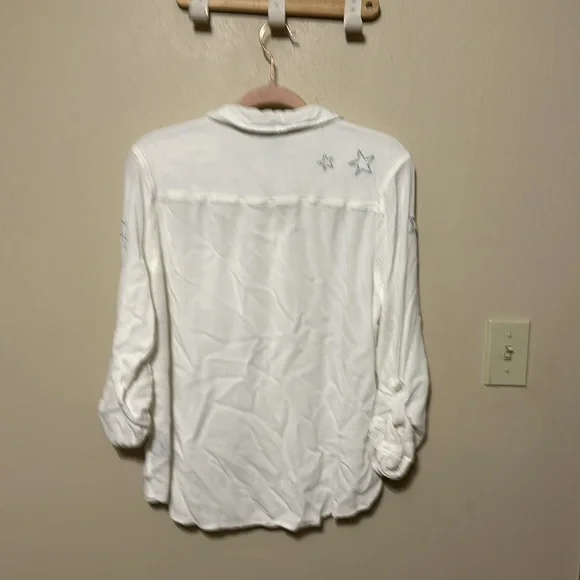 Torrid Taylor White button down shirt with embroidered silver stars Size 2X - Picture 10 of 11